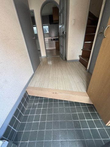 高保邸借家の玄関