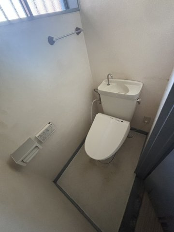 高保邸借家のトイレ
