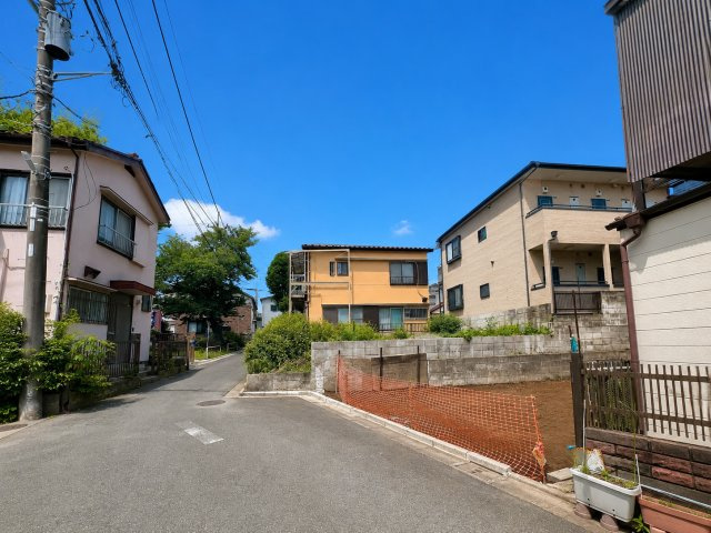 板橋区赤塚4丁目　ハイグレード仕様　ZEH水準省エネ邸宅の前面道路含む現地写真