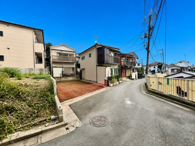 板橋区赤塚4丁目　ハイグレード仕様　ZEH水準省エネ邸宅の前面道路含む現地写真