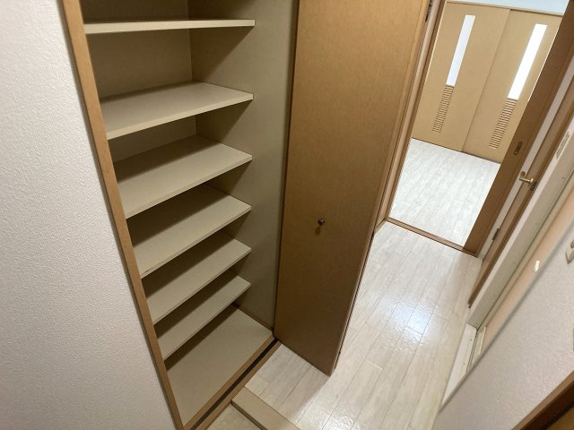 プエンテ21の玄関|シューズＢＯＸも大きいです