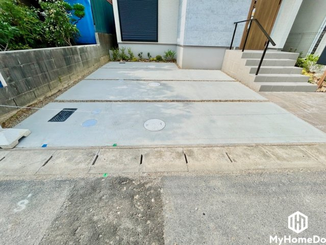 北区六が池町　2期の駐車場|駐車スペース確保。玄関のそばで荷物の上げ下ろしができるので便利です。