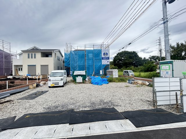 新築　渋川市金井第18　Livele Garden.S　4号棟の駐車場|現地写真　駐車スペースは並列4台分可能です！					
