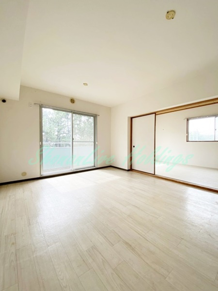 茅ヶ崎市中海岸３丁目の賃貸マンションの居間・リビング