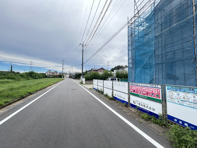 新築　渋川市金井第18　Livele Garden.S　5号棟の前面道路含む現地写真|現地写真　東側接道幅員約6.5ｍ　中央側6ｍ