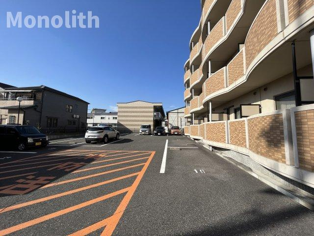 セゾンコート春木の駐車場