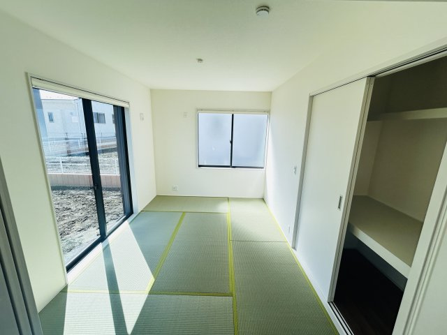 新築　渋川市金井第18　Livele Garden.S　6号棟の和室|現地写真　リビング隣の和室はお子様の遊び部屋としてもちょうどいいですね♪							
