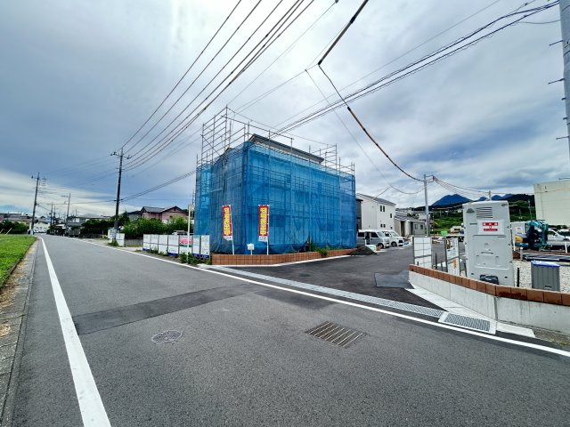 新築　渋川市金井第18　Livele Garden.S　6号棟の前面道路含む現地写真|現地写真　東側接道幅員約6.5ｍ　中央側6ｍ