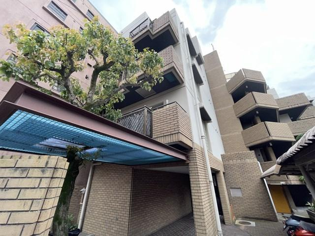 ハイロイヤル緑地公園B棟の外観