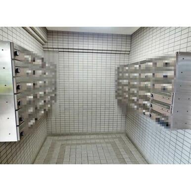 ハイロイヤル緑地公園B棟の玄関