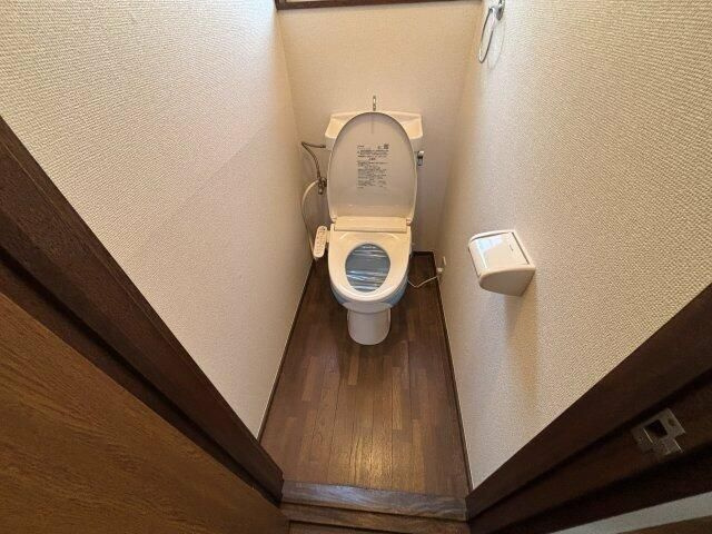 テニメント逆井のトイレ|コンパクトで使いやすいトイレです
