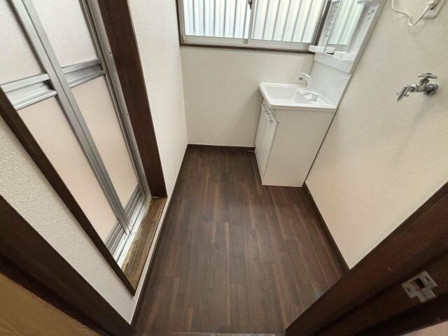 テニメント逆井の洗面所|コンパクトで使いやすい洗面所