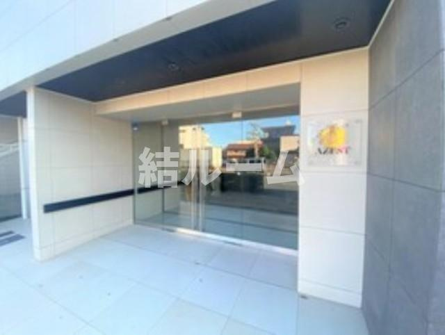 板橋区赤塚新町３丁目の賃貸マンションのエントランス