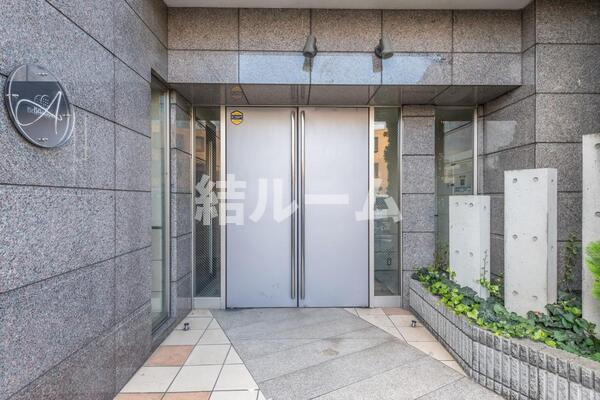 北区赤羽１丁目の賃貸マンションのエントランス