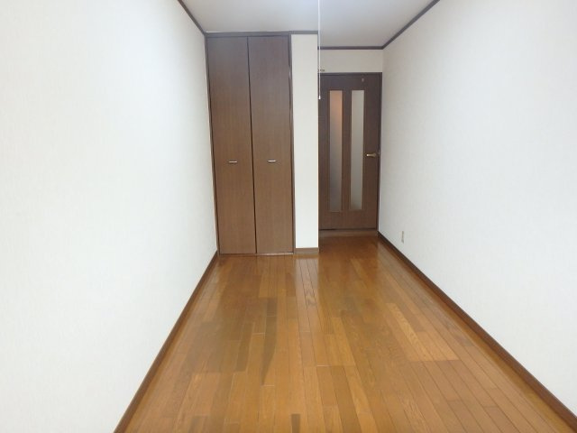 【寝室】 | ステラハウス４－８００ | たっぷりの陽射しが射し込むお部屋です