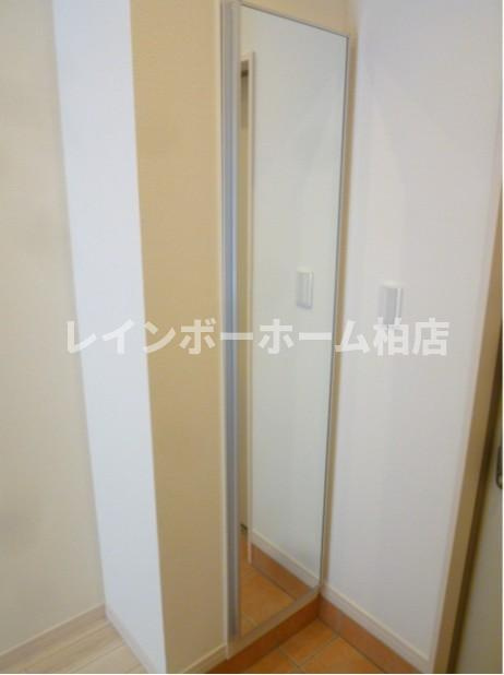 特典：仲介手数料が半額です!!の玄関|シューズボックスがあります