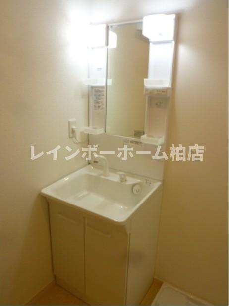 特典：仲介手数料が半額です!!の洗面所|脱衣スペースもあります