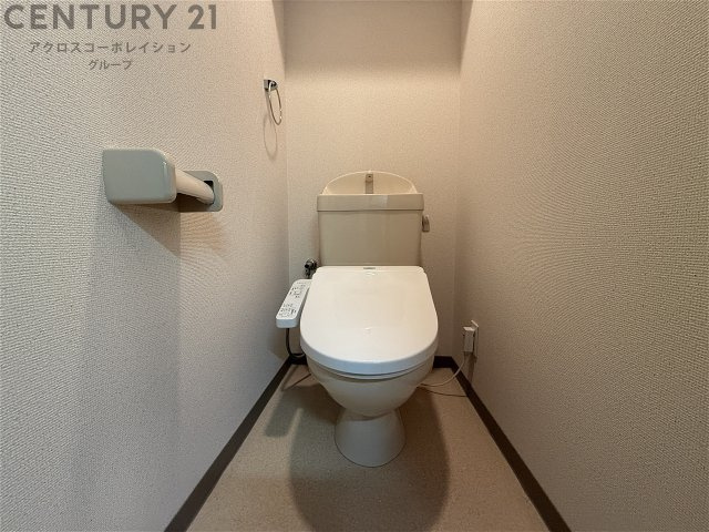 温水洗浄便座付きのトイレです♪