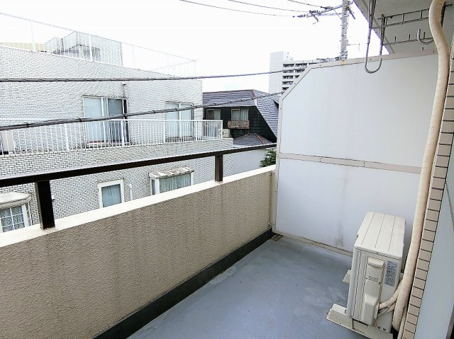 コロナビルのバルコニー