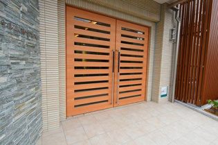 ラシャルム西宮本町のエントランス