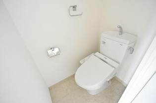 温水洗浄便座付きのトイレです♪