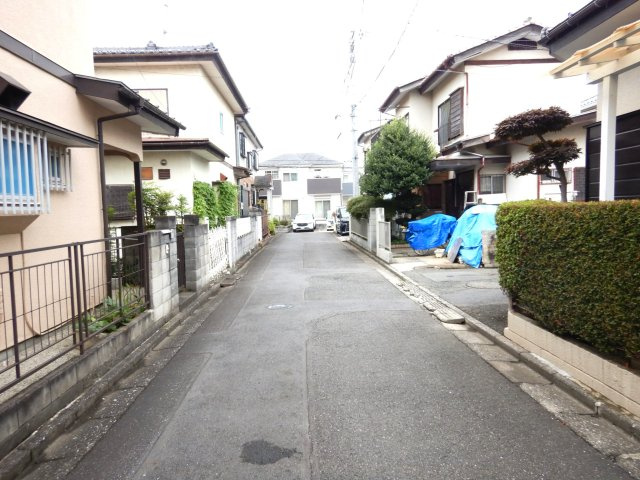 鶴ヶ島市脚折中古住宅の前面道路含む現地写真