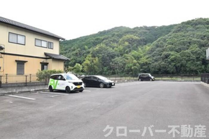 サンハイツ大麻Ａの駐車場|駐車場