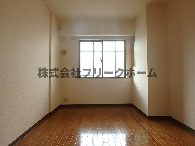 武蔵野市中町２丁目の賃貸マンションの居間・リビング