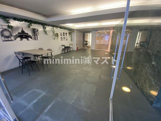 プレジール靭公園のエントランス