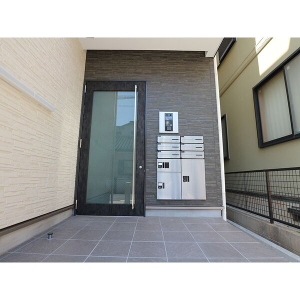 GRANDTIC緑のエントランス