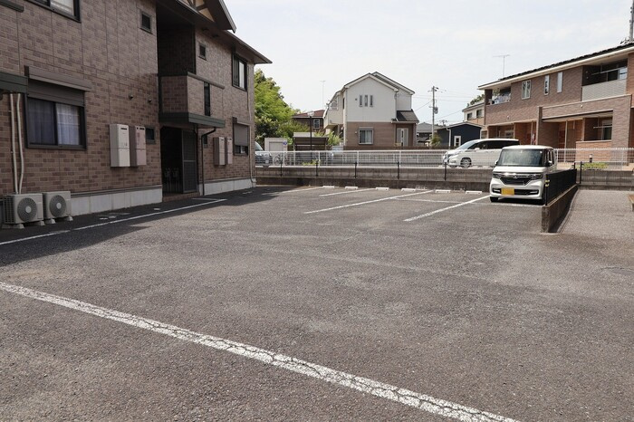 ヴィラ・シェソワ Aの駐車場