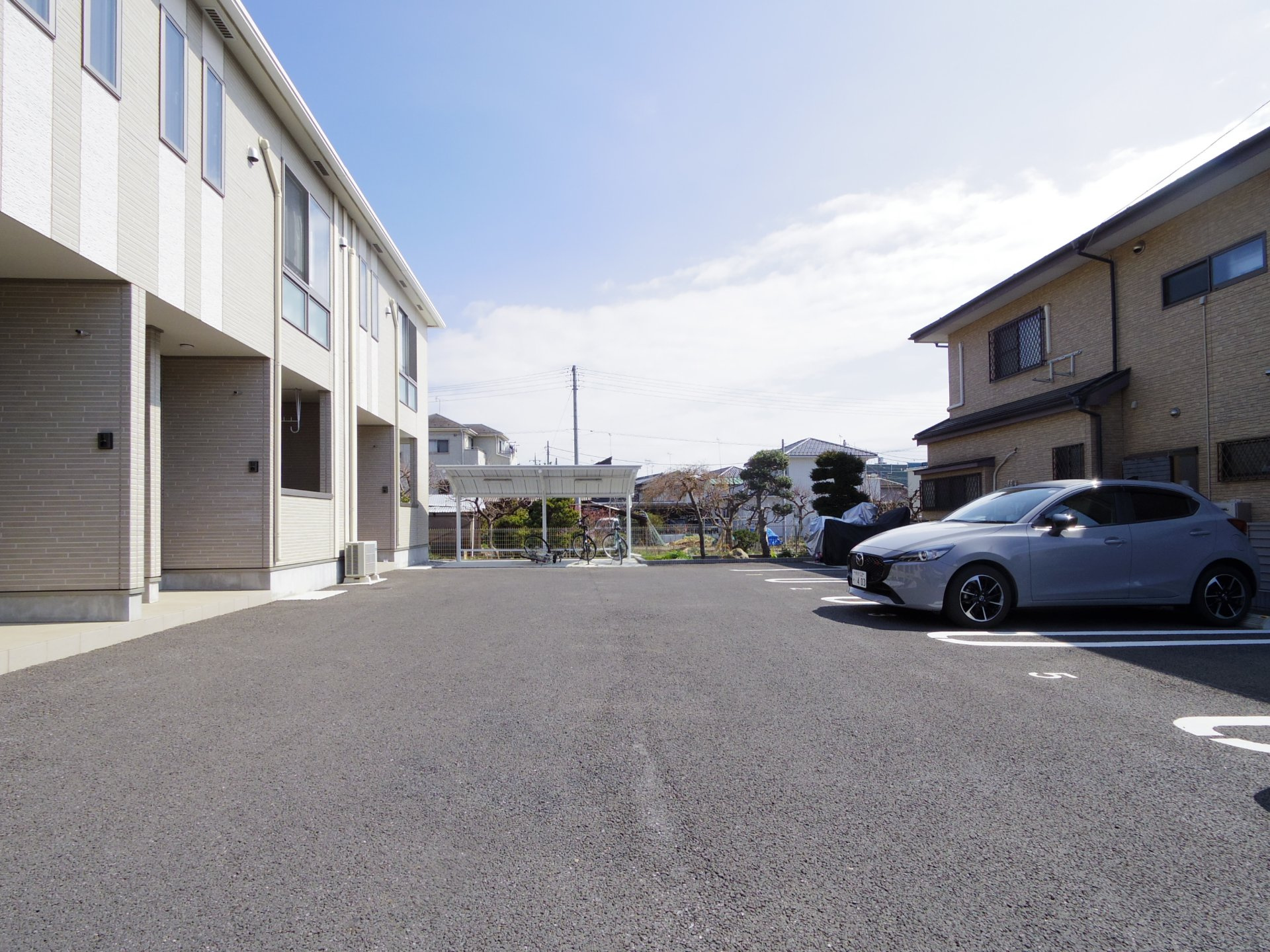 ルル　リヴィンの駐車場