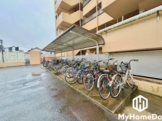 コンセール町北の駐輪場|

駐車場付きなので便利
