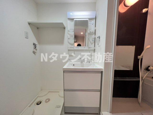 【独立洗面台】 | クリークコート２ | 独立洗面台あり、毎朝おしゃれに忙しい女性の方におすすめです