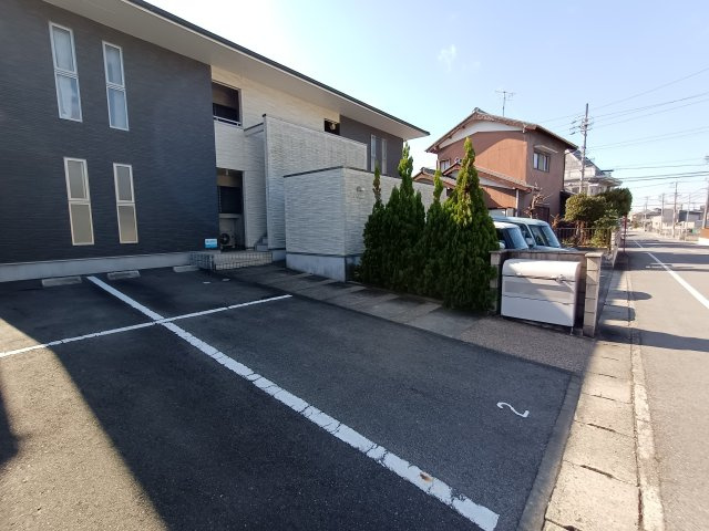 プリメーロの駐車場
