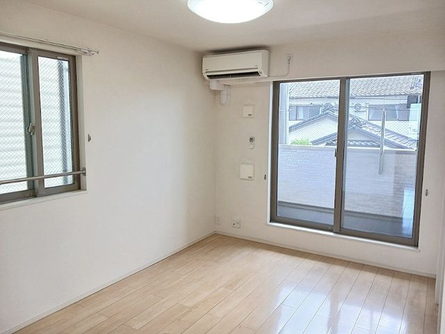 ブリッサ港西Ⅱの居間・リビング|居間です