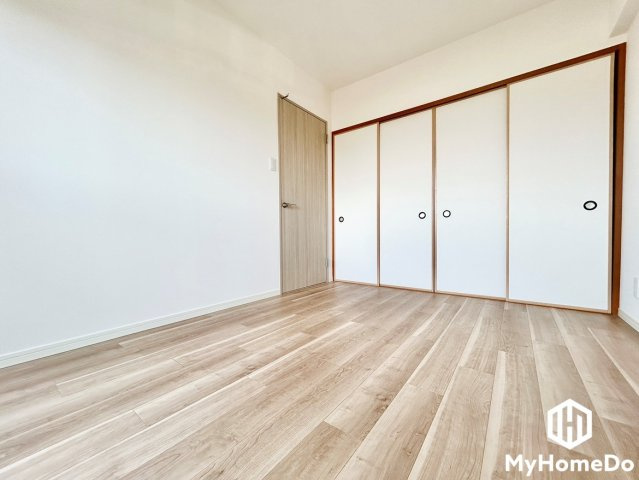 宝マンション小田井ウエストの寝室|明るく開放的な洋室で、快適な生活を。