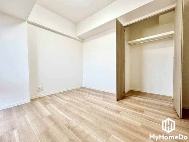 宝マンション小田井ウエストの子供部屋|新たに家具を買わなくても良いので、ハンガーパイプ付きのクローゼットは嬉しいですね