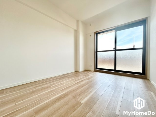 宝マンション小田井ウエストの洋室|陽当たり、通風良好なので過ごしやすいお部屋となっております。