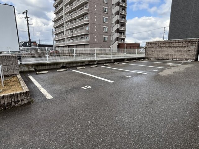 JEWELの駐車場