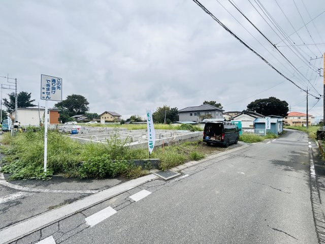 新築　前橋市富士見町時沢第11　クレイドルガーデン　１号棟の前面道路含む現地写真|現地写真　西側接道幅員約4.6ｍ