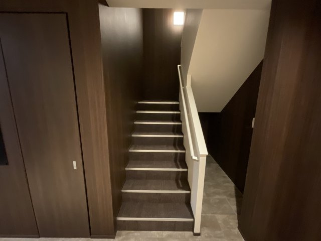 【その他共用部分】 | CASA　APRILE | お部屋までの階段です