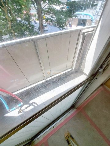 オザオビルのバルコニー