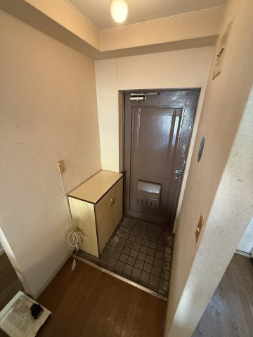 杉本町グランドハイツの玄関