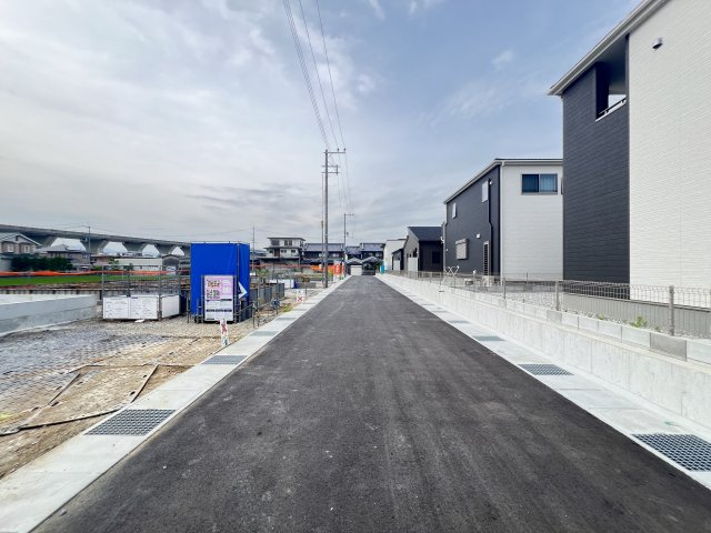 磯城郡田原本町黒田全4棟1号棟の前面道路含む現地写真
