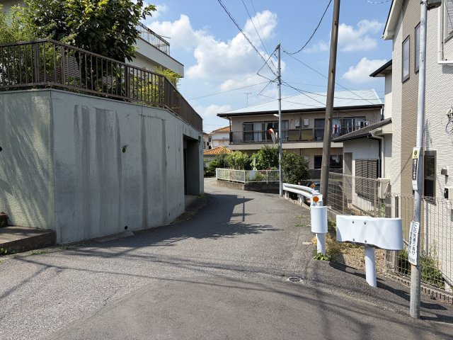 我孫子市つくし野7丁目　中古戸建ての前面道路含む現地写真