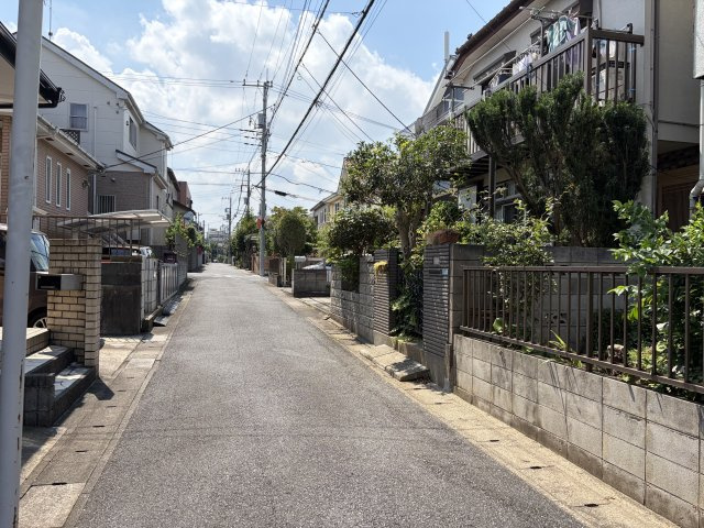 我孫子市つくし野7丁目　中古戸建ての前面道路含む現地写真