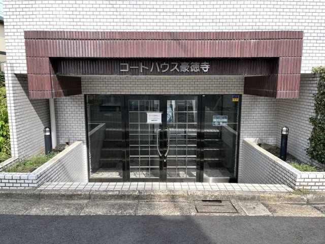 世田谷区桜１丁目の賃貸マンションのエントランス