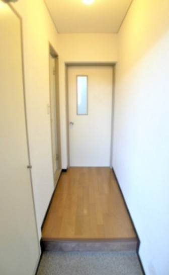 所沢市小手指町４丁目の賃貸マンションの玄関