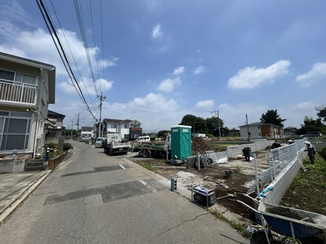 新築　前橋市富士見町時沢第11　クレイドルガーデン　2号棟の前面道路含む現地写真|現地写真　西側接道幅員約4.6ｍ　北側接道幅員約6ｍ